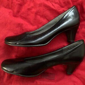 Aerosoles Black Wise Guy Black Heel Pump Sz 9